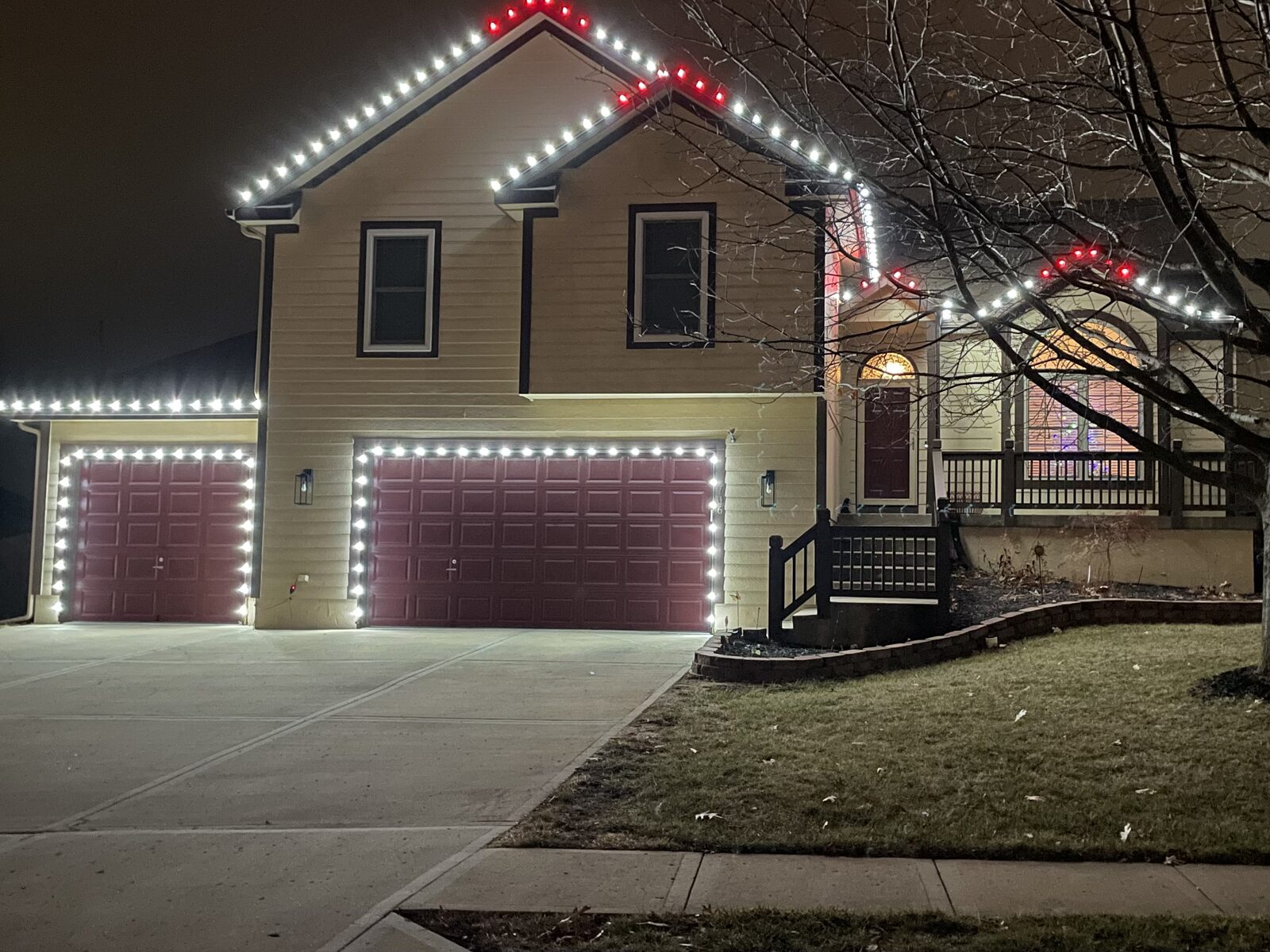 Holiday light display on home — Reign Enterprises installation portfolio