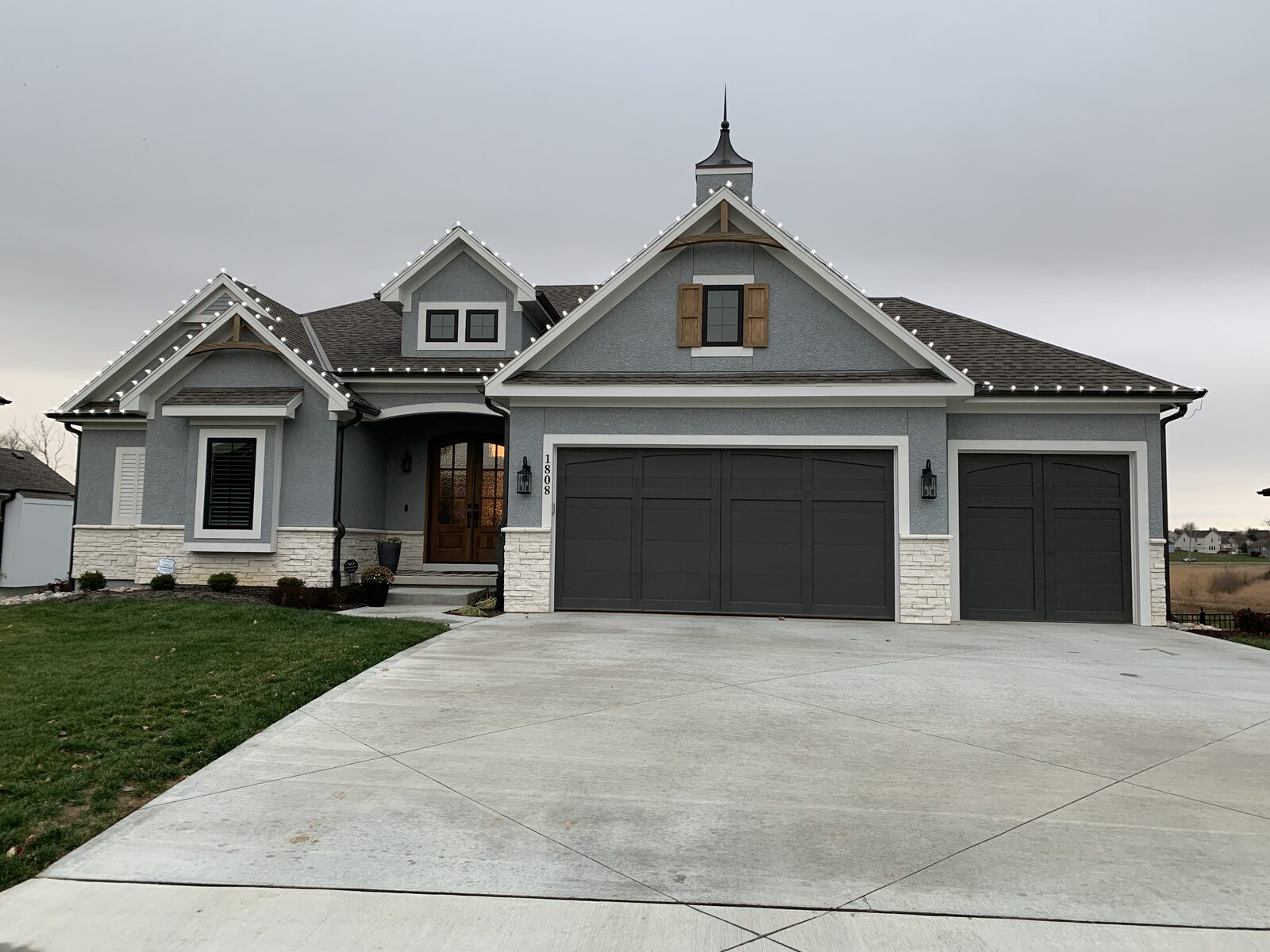 Professional Christmas lighting on home exterior — Reign Enterprises